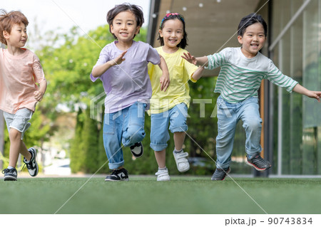 子供 男女 友達 90743834