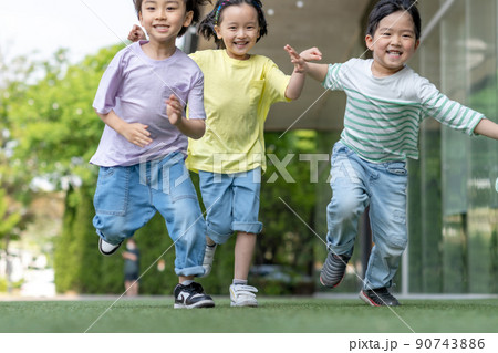 子供 男女 友達 90743886