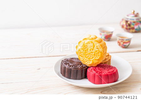 Chinese moon cake custard flavour Chinese moon cake custard flavour 90744121
