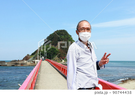 観光　シニア男性 90744438