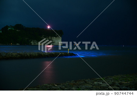 富山県氷見市　光る海 90744744