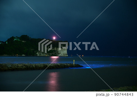 光る海 90744843