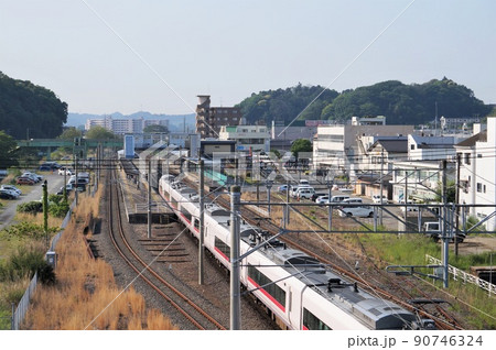 JR常磐線・湯本駅とスーパーひたち【福島県いわき市常磐】 90746324