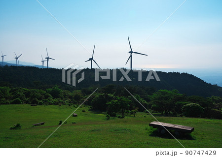 春の青山高原 円山草原からの眺望 春の青山高原 円山草原からの眺望 90747429