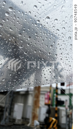 雨の日の通勤 雨の日の通勤 90748549