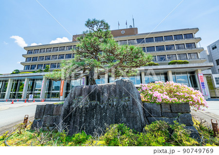 京都府福知山市　快晴の福知山市役所 90749769