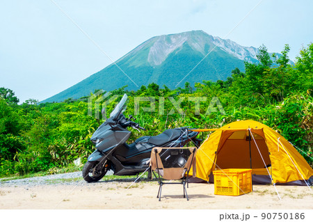 バイクに乗って大山の麓でソロキャンプ 90750186