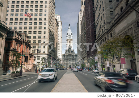 Street view of downtown Philadelphia 90750617