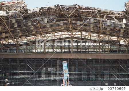 大型施設（体育館）の取壊し作業風景 90750695