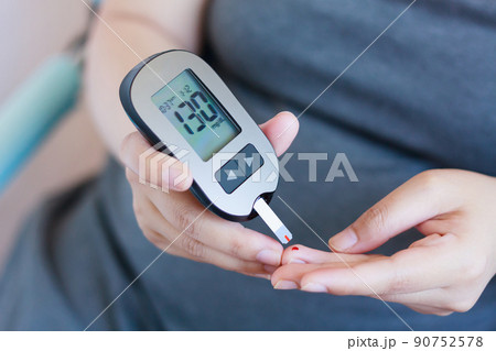 Test Blood Glucose For Diabetes 90752578