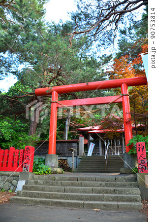 神々しい札幌伏見稲荷神社 90753814