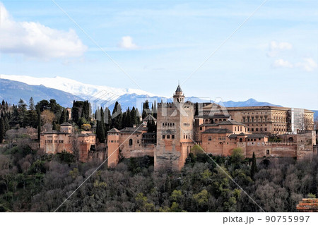 アルハンブラ宮殿 遠景 アルハンブラ宮殿 遠景 90755997