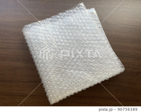荷物の発送に使う梱包材 90756389