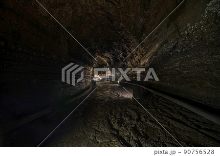 済州島 観光地 洞窟 90756528