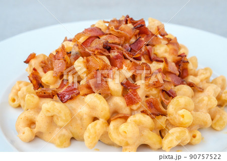 Mac and cheese with bacon Mac and cheese with bacon 90757522