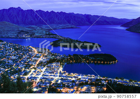 【クイーンズタウン】ボブズ・ピークからの夜景 【クイーンズタウン】ボブズ・ピークからの夜景 90758557
