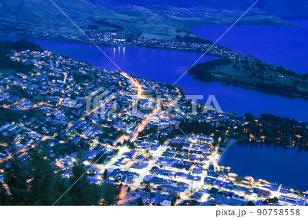 【クイーンズタウン】ボブズ・ピークからの夜景 【クイーンズタウン】ボブズ・ピークからの夜景 90758558