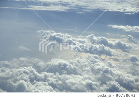 空と雲 90758643