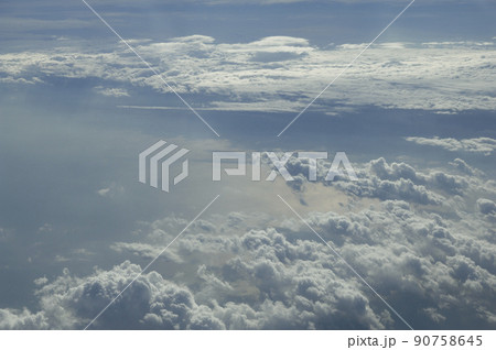 空と雲 90758645