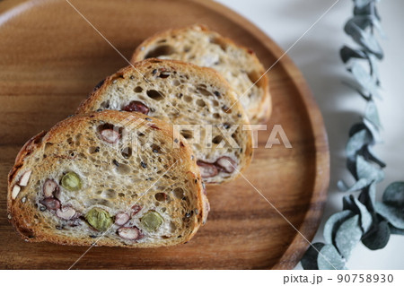 米粉パン　米粉で作ったパン　ハンドメイド　手作りのパン 90758930