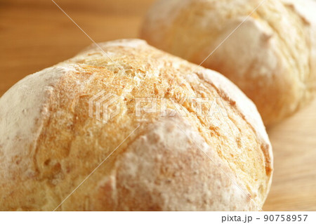 無農薬パン　無添加のパン　木製のトレイ 90758957