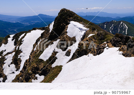 （群馬県）残雪期の谷川岳・山頂トマの耳 90759967
