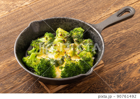 ブロッコリーのチーズ焼き 90761492