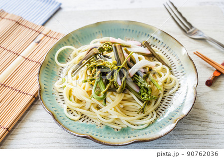 わらびの和風スパゲッティ 90762036