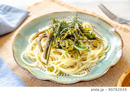 わらびの和風スパゲッティ 90762039