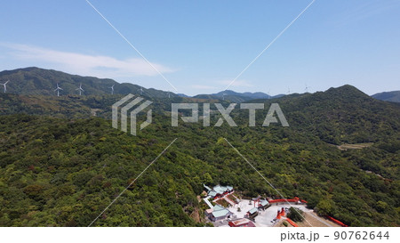 風力発電!福徳稲荷神社 SDGs自然エネルギー ドローン撮影 山口県下関市豊浦町大字宇賀 風力発電!福徳稲荷神社 SDGs自然エネルギー ドローン撮影 山口県下関市豊浦町大字宇賀 90762644