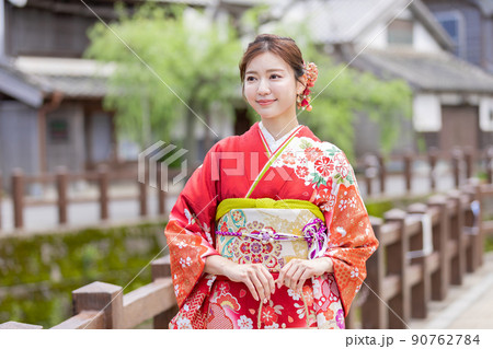 着物姿の女性 90762784