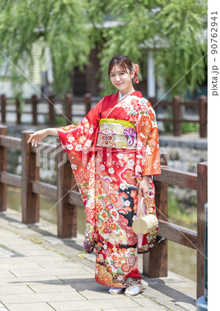 着物姿の女性 90762941