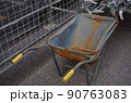 年季の入った猫車 90763083
