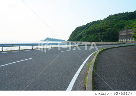 笠岡諸島最大の島・北木島を走る笠岡諸島唯一の県道295号　岡山県笠岡市 90763177