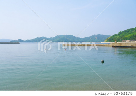 笠岡諸島最大の島・北木島 初夏の楠地区の港 岡山県笠岡市 笠岡諸島最大の島・北木島 初夏の楠地区の港 岡山県笠岡市 90763179