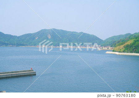 笠岡諸島最大の島・北木島 楠地区の丘陵から見た大浦地区の風景1 岡山県笠岡市 笠岡諸島最大の島・北木島 楠地区の丘陵から見た大浦地区の風景1 岡山県笠岡市 90763180