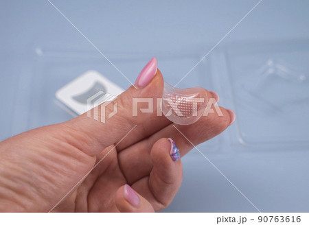Dissolving Microneedle eye Patches for Cosmetics 90763616