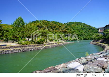 京都・宇治・宇治公園の喜撰橋から宇治川源流方面 90765012