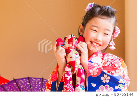 七五三の記念撮影（七才） 90765144