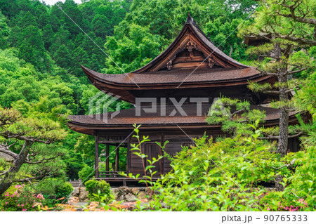新緑の虎渓山永保寺〈岐阜県多治見市〉 90765333