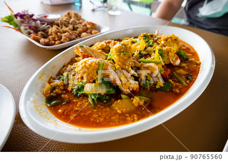 Fried crab in yellow curry , Stir-fried crab curry. 90765560