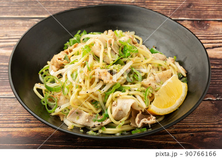 豚ばらネギ塩ヤキソバ 90766166