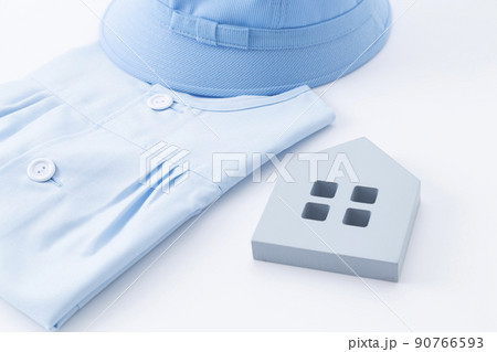 家と園服 90766593