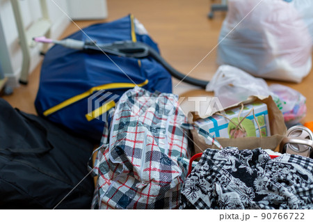 断捨離　衣替え 片づけ 90766722