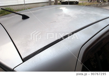 車の屋根の塗装の劣化・色あせ 90767295