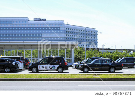 羽田空港第3ターミナルのタクシー駐車場と羽田エアポートガーデン 90767871