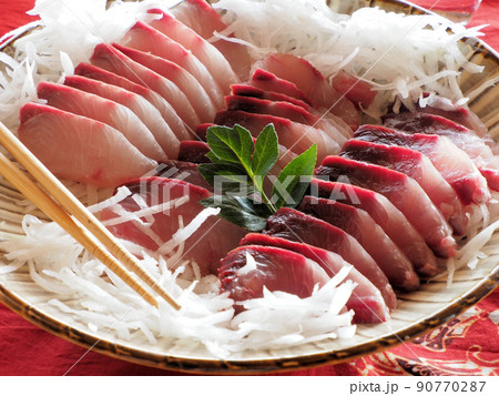 鰤の刺身　福岡県糸島市志摩船越 90770287