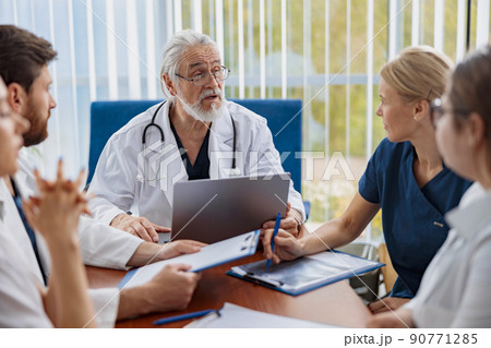 Successful medical doctors are discussing diagnosis during the conference 90771285