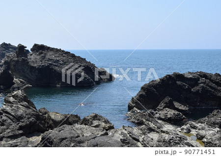 湯野浜海岸の岩場風景 湯野浜海岸の岩場風景 90771451