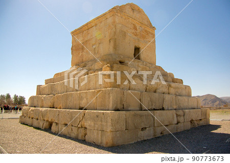 イランの世界遺産、パサルガダエのキュロス2世の墓 90773673